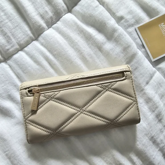 Michael Kors NWT Jet Set Large Vegan Leather Trifold Wallet